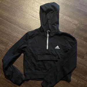 XS NWOT Adidas cropped hoodie